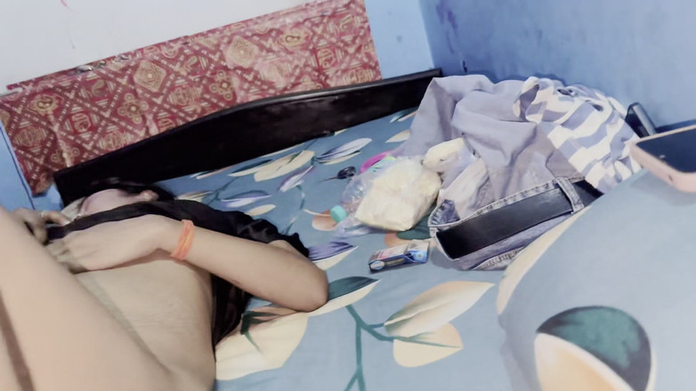 Sexy taniya ki Chut dekho or sexy pose bhi: Tam video net Hintçe ses gerçek ev videosu