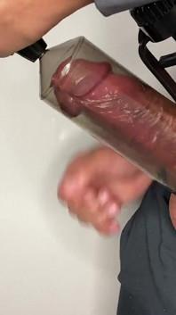 Chupar y soltar, esta bomba pene ejercita mi polla chupándolo y tirando
