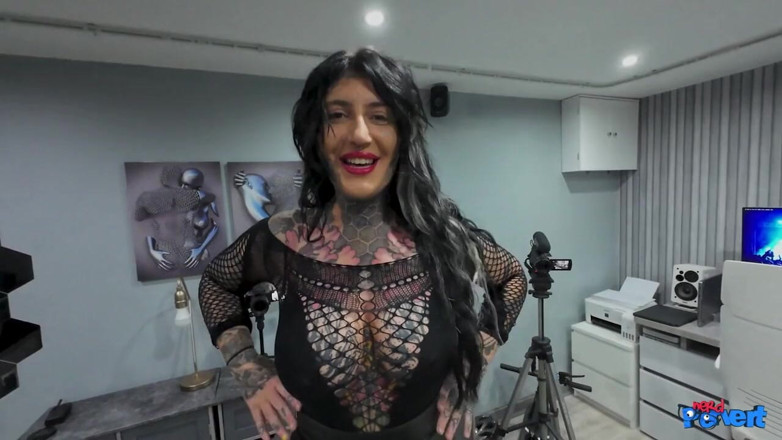 Nerd Pervert: Pixxie Peach - Spunk Slurping Děvka s Inkoustem