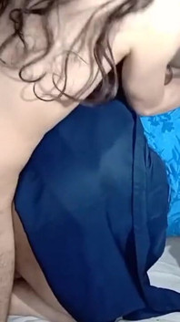 İri güzel üvey anne, üvey oğlunun büyük yarağıyla domaltılarak porno yıldızları gibi götten sikiliyor. Evet, harikaydı ama o kadar kolay değil