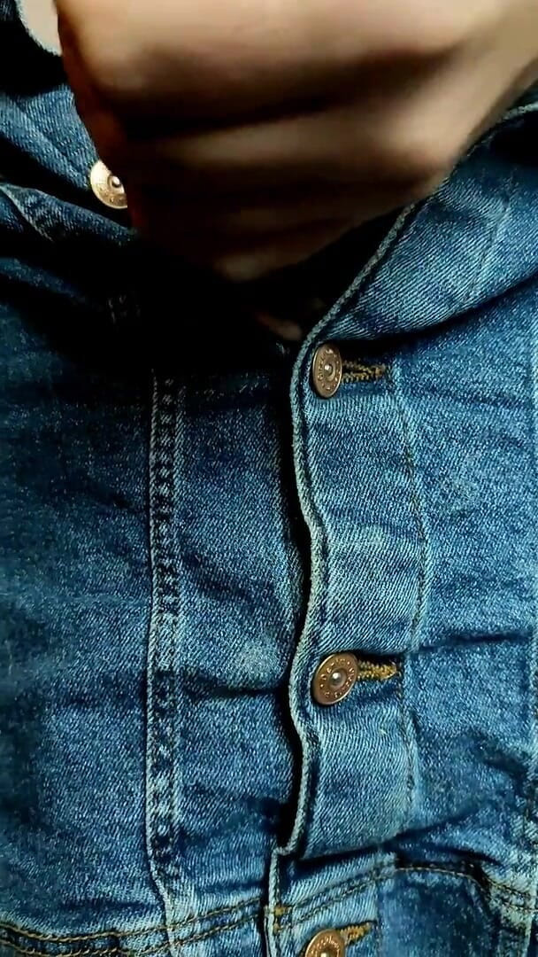 Sara B: Sega e sborrata in gonna di jeans