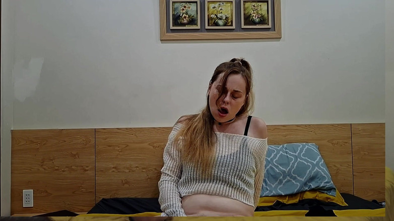 creaMMolly: Lonely Bitch in the Hotel