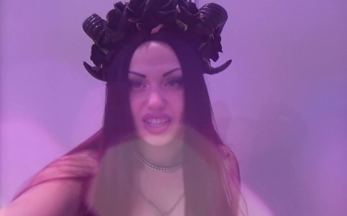 Goddess Misha Goldy: Du kannst meinem perfekten Körper nicht widerstehen.