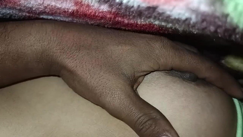 Raani16: Poesje van mijn vriendin vingeren in collegehostel