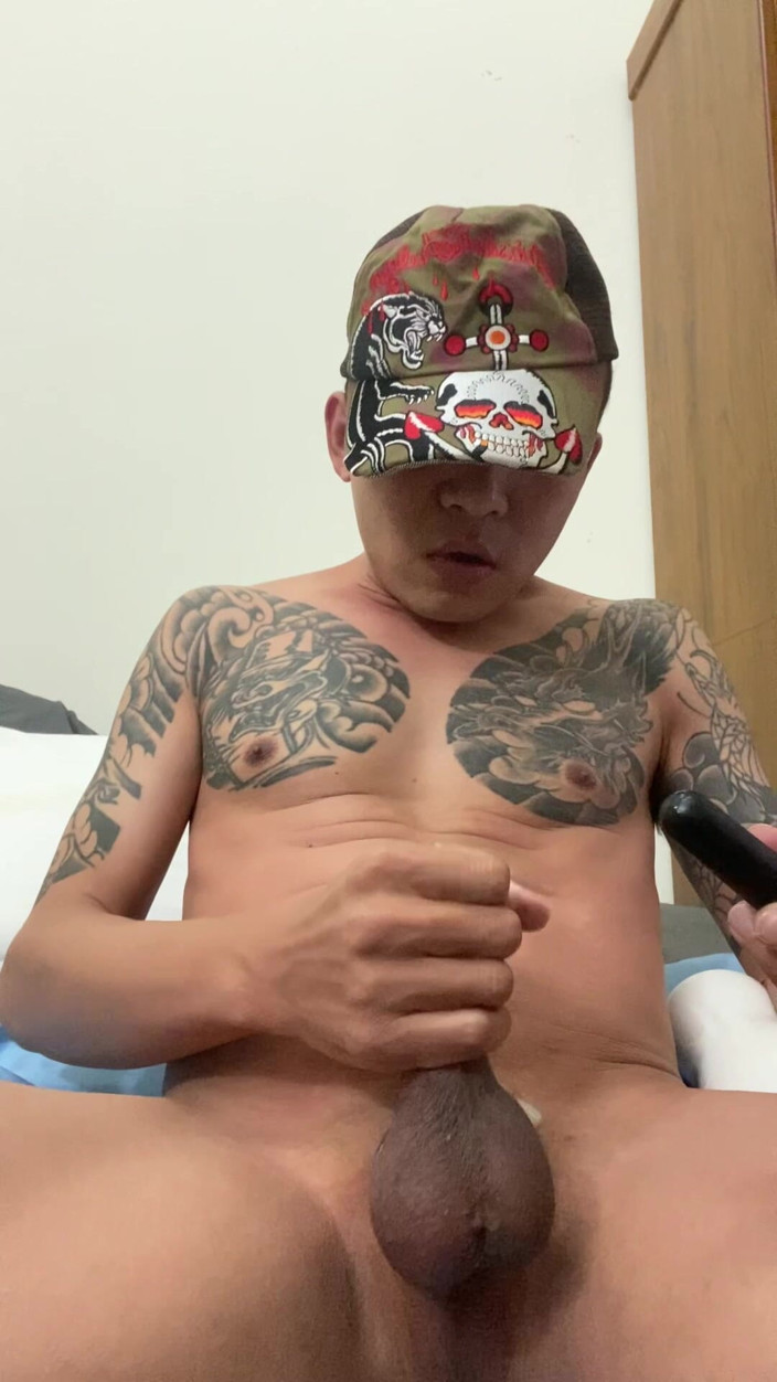 Tattooed boy: Piala Kapal Udara Elektrik Melancap – Pancutan Mani Terpancut Mani