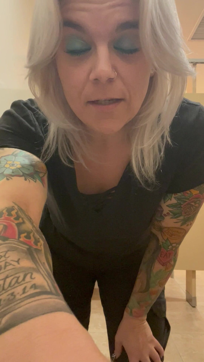 CherryBombBomb: Cắm vào mông của tôi tại nơi làm việc