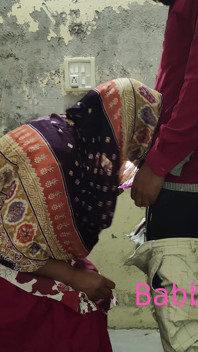 Kayınbiraderi, ona bir Lehenga satın almaya söz vererek küçük baldızının amını sikti.