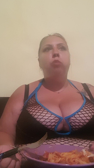 LoraBbw: Je me fourre avec des pâtes/nourrices