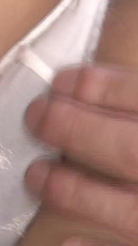 Sultry brunette in Ecstasy: fingering dan seks penuh gairah