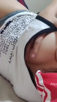 Masturbation Frau – schöne junge 18-jährige Frau schickt ihrem Freund ein Video Liebe, schick es niemandem