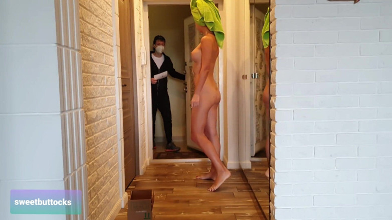 SweetButtocks: Hot Stepmom Meets Deliveryman Completely Naked