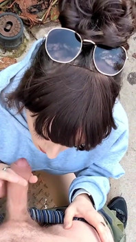 Outdoor Blowjob for Jeans Fan! Tranny Ass Full with Cum and Everyone Can See It!