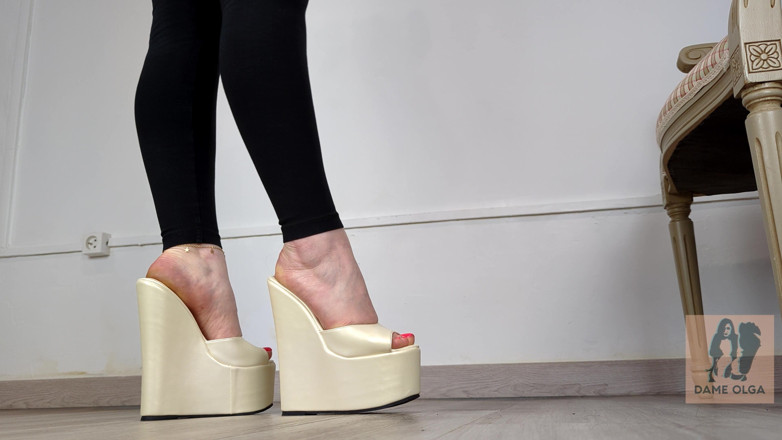 Dame Olga: Schuhsammlung: Weiße plattform Wedge mules - Dame olga (4k) (659)