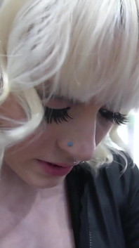 18 岁的 naomi nash 女插菊花 第 2 部分 - sweetfemdom