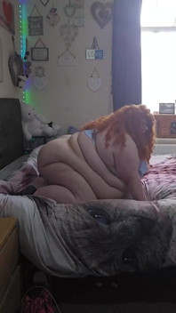 Culona monta consolador hasta acabar con orgasmo - parte 2