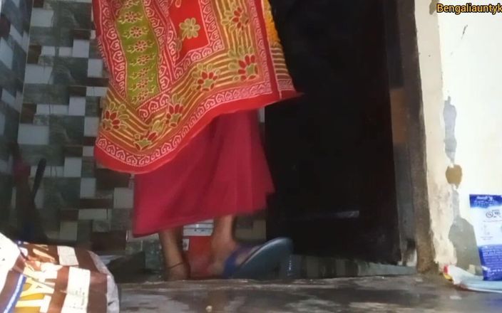 Bengali aunty ki chut: 나는 매우 추워서 드레스를 바꿔 입었다.