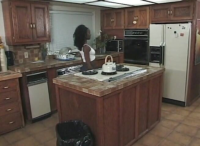 Black Jass: Gagică din frăție suge pula albă