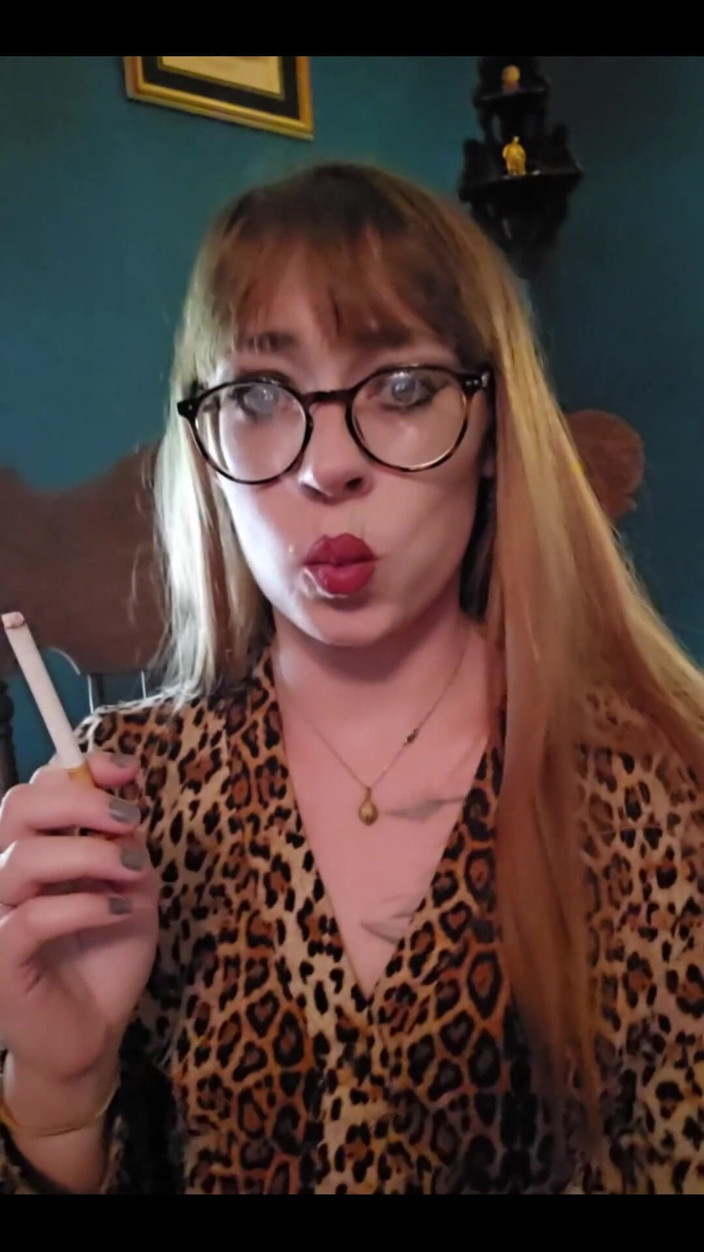 MistressThrope: Ах магія горба день. Насолоджуйтесь цим фетиш-кліпом