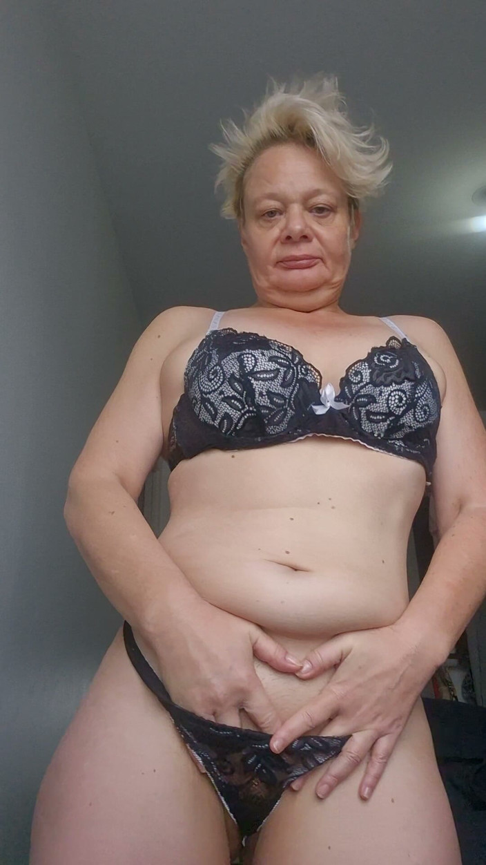 Sofy13: Just a Quick Hello From Your Favorite Mature MILF Slut-i’m...