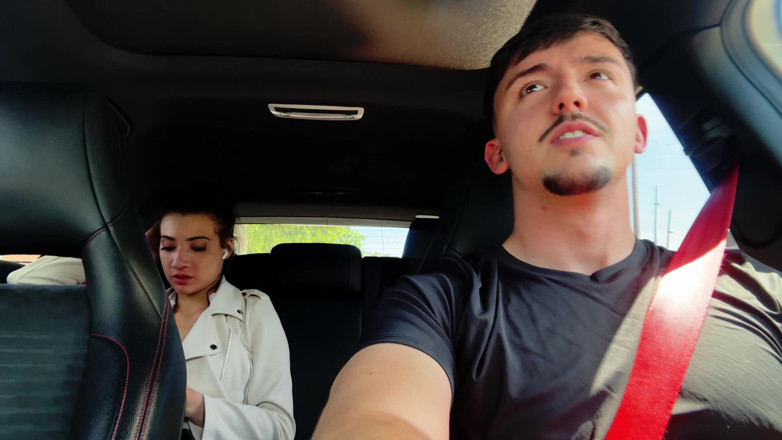 Yeri Blue: Funcionário Da Uber Sobe até O Quarto Do Cliente Para...