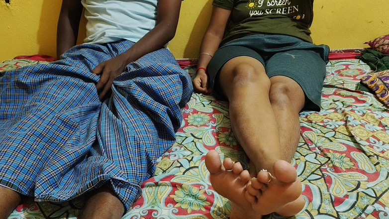 Sweet Couples: 泰米尔人妻与丈夫朋友发生性关系 清晰的泰米尔语音频