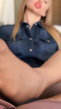 Velká dávka semene na punčochách