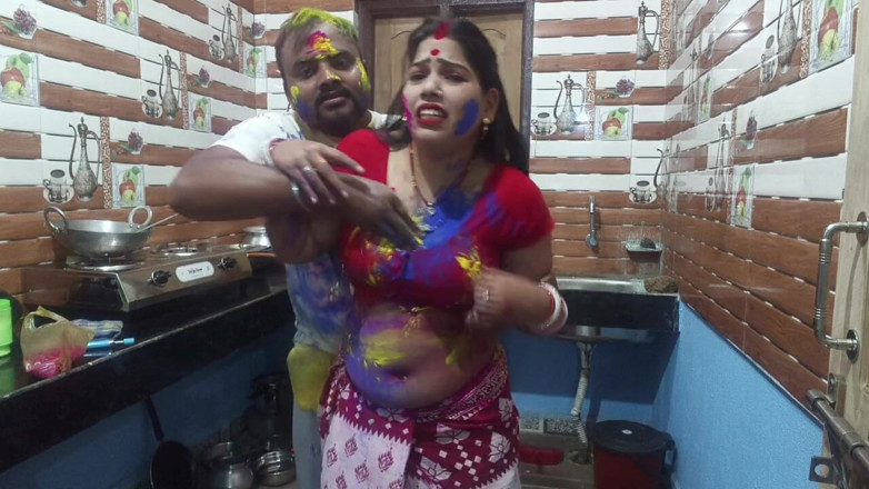 Sona bhabhi: Beautiful Bengali Bhabhi Enjoy Holi Special with Her Neighbours Applied...