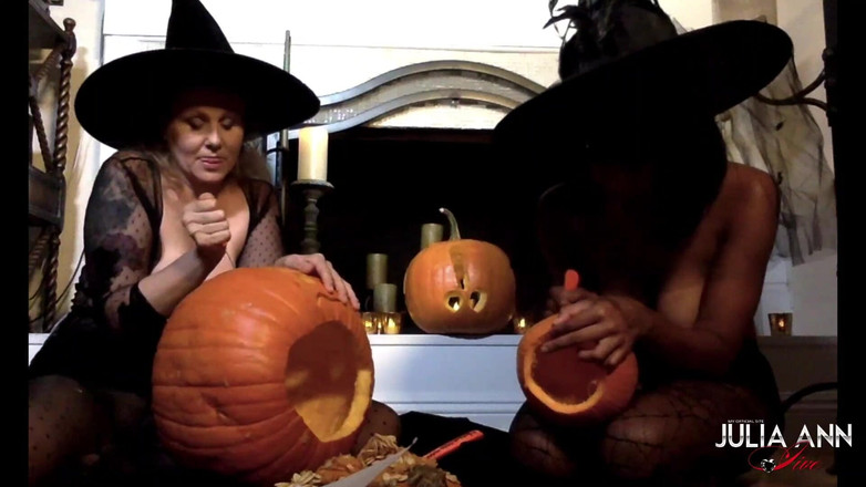 Julia Ann: Julia Ann und Jenna Foxx Carve pumpkins