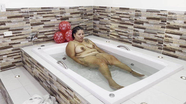 Lexly_16: Cheater Sex to Fuck in the Jacuzzi Lexly