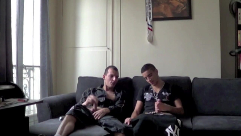 Sneaker gay: Băiat scally supus ratat la adidași și picioare arabe