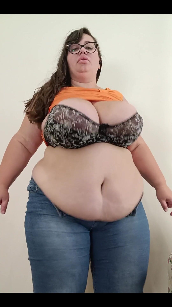 Nina Doll: Odbijające się duże ciało