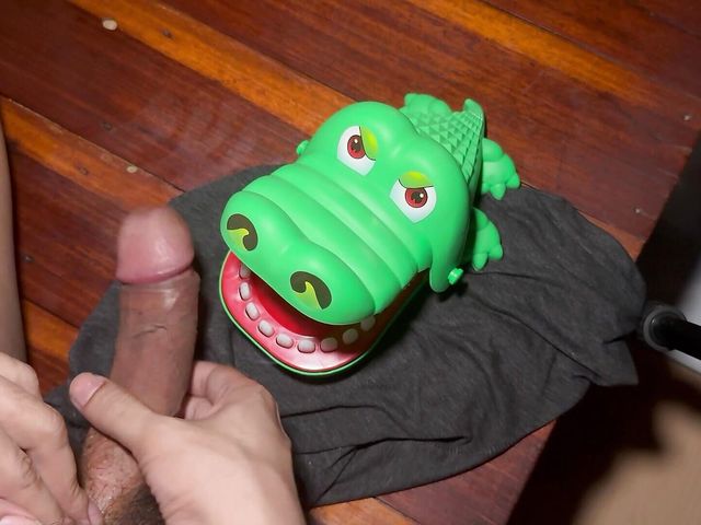 This Toy Bite My Cock. (SinglePlayerBKK)