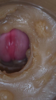 Voorvocht spuitend in mijn poesje speelgoedcamera in vagina 4k. Extreme close-up!