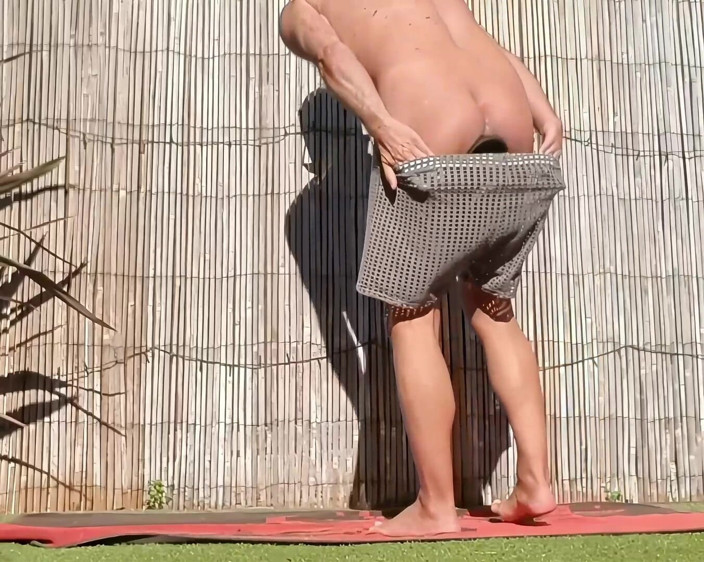 MaleModel: Buttplug in the Garden
