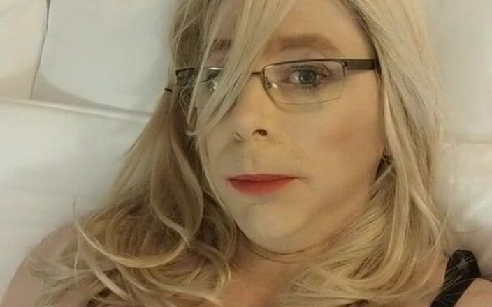 NikkiGee: Un poco de diversión en el hotel