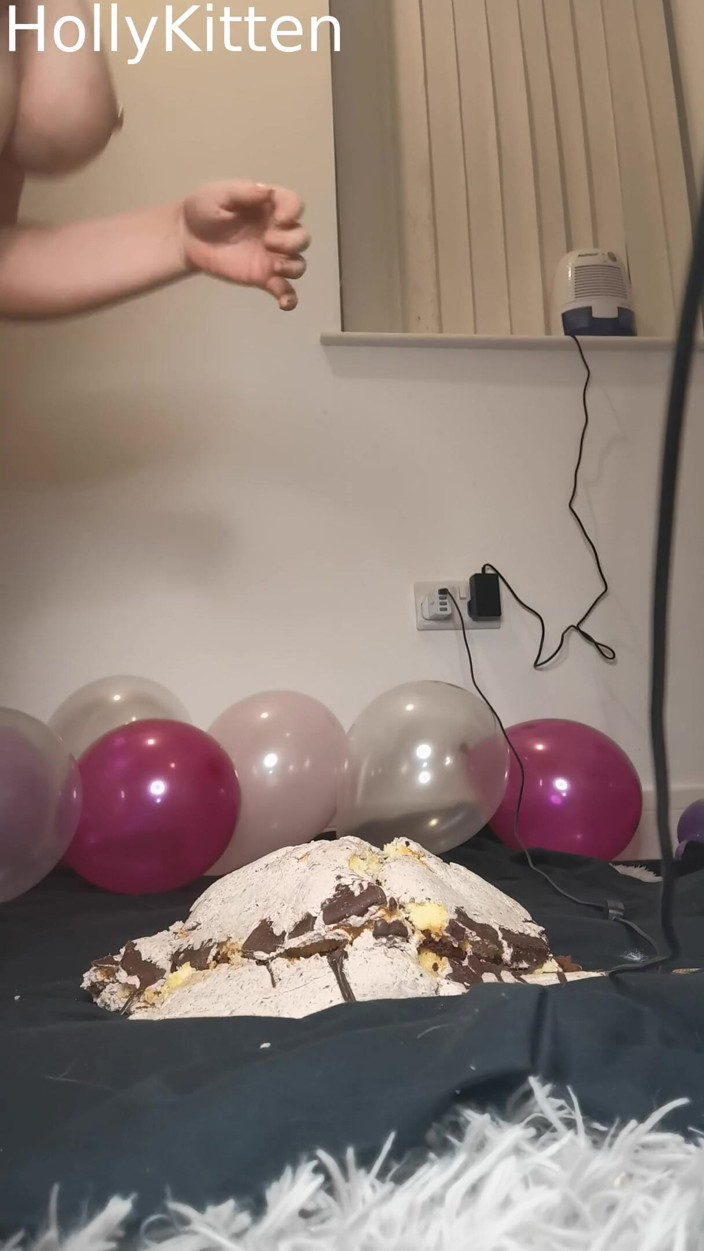 Holly Kitten: HollyKittenn - 4K Birthday cake bash