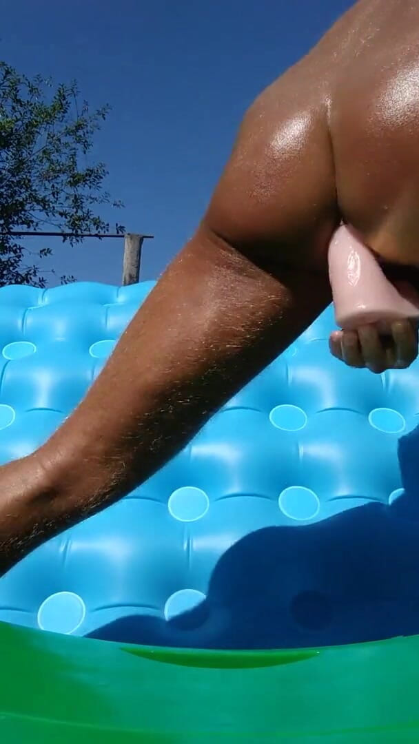 Latex Toys: Jugando con un consolador grande