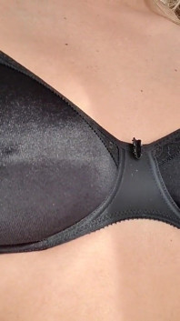 Bel piccolo reggiseno nero, morbido licra
