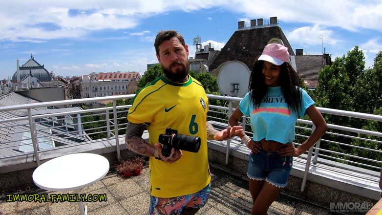 Immoral Family: Braziliaanse Tina Fire met grote natuurlijke tieten in hardcore trio -...