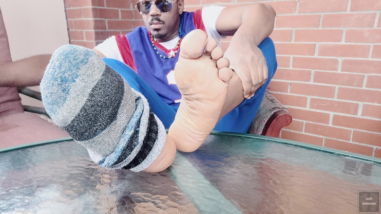 Soft Soleman: मैं सोलारियम में अपने पुरुष पैर छूती हूं और दिखाती हूं (2025)