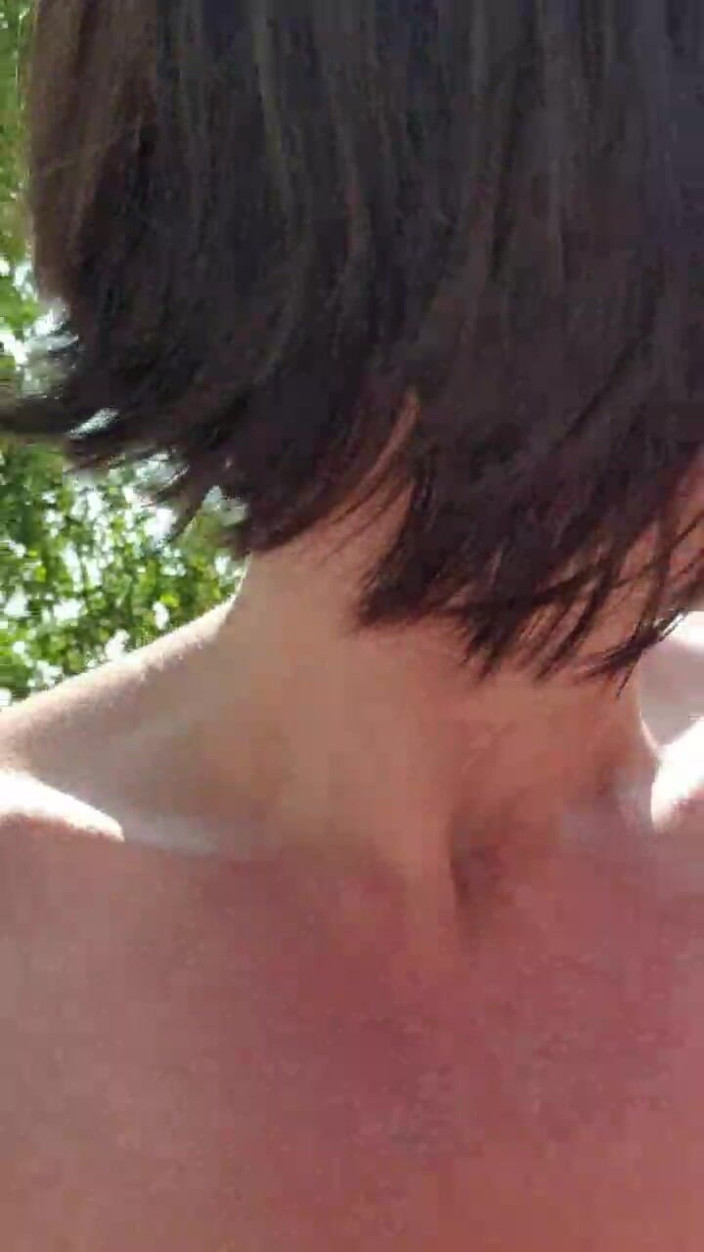 JulieEroticDress: Nude Run with Outdoor Squirt