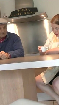 Pembantu perancis dientot gaya sandwich sama watcher dan temannya