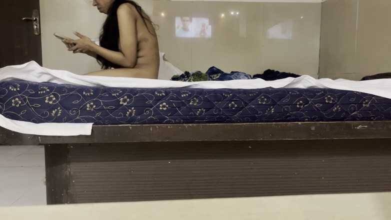 NikiRathod: Ngentot memeknya habis-habisan sampai muncrat