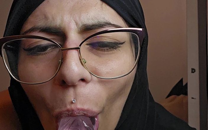 MiaNIqab: Dmuchanie mojego dildo, podczas gdy mówię niegrzeczne rzeczy Mia Niqab