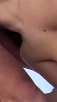 Grande rabo da garota fodida em sexo a três dupla penetração