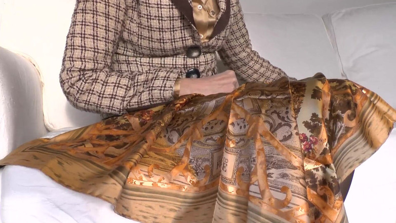 Lady Victoria Valente: Sperma sulla mia sciarpa di seta, Lady Victoria Valente