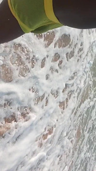 Spaß zum ersten mal allein am Strand von Cotonou haben
