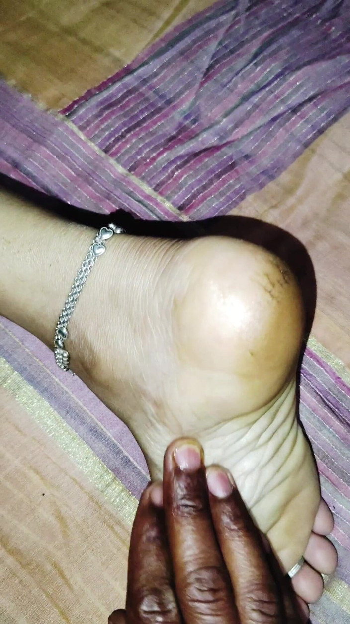 Raj porno studio: Suman bhabhi ko nangi karke ganzkörpermassage kiya.