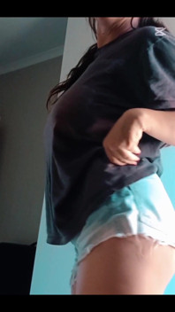 ¿Te gusta cuando levanto mis pantalones cortos así?