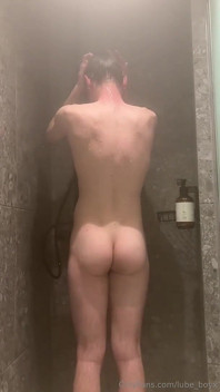 Tắm nước nóng